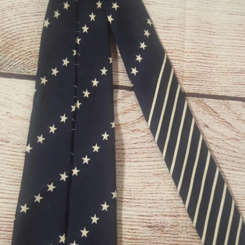 Tommy Hilfiger Italian silk tie made in USA